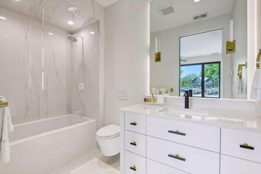 2507 Bantas Point Lane, Minnetonka, MN 55391
