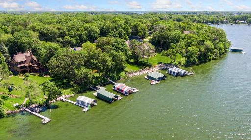 Whether you enjoy fishing, boating, kayaking, paddleboarding, or waterskiing, you'll delight in spending a day on the water.