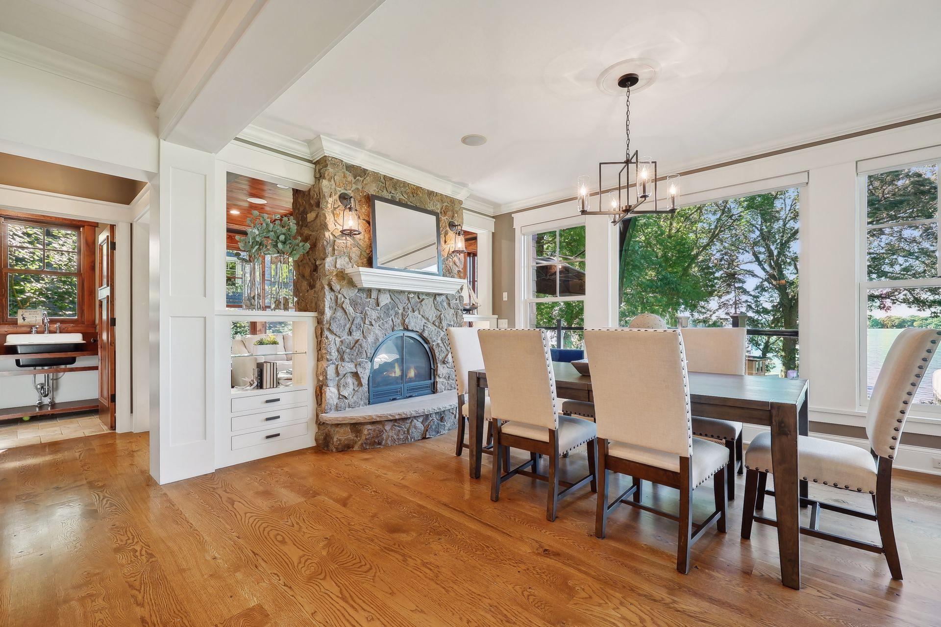 Perfect for every gathering from weekday breakfasts to holiday celebrations, the Dining Room enjoys long lake views and an inviting gas fireplace.