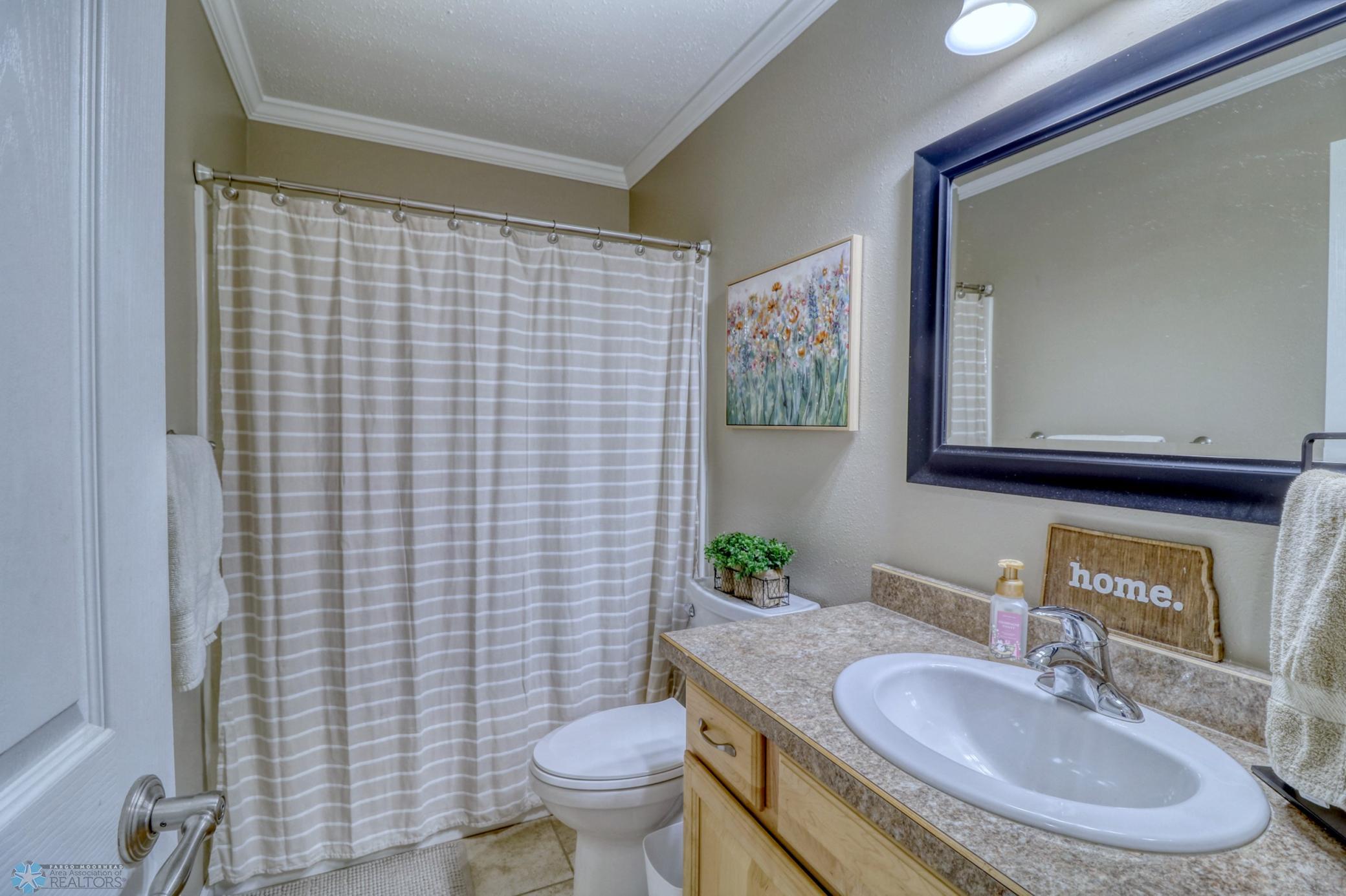 Bathroom1_1.jpg