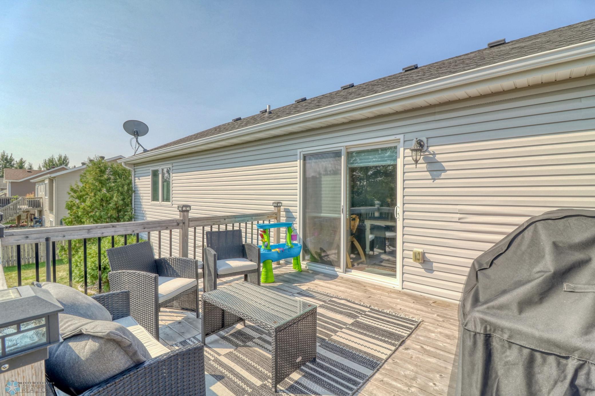 Backyard_deck1_2.jpg
