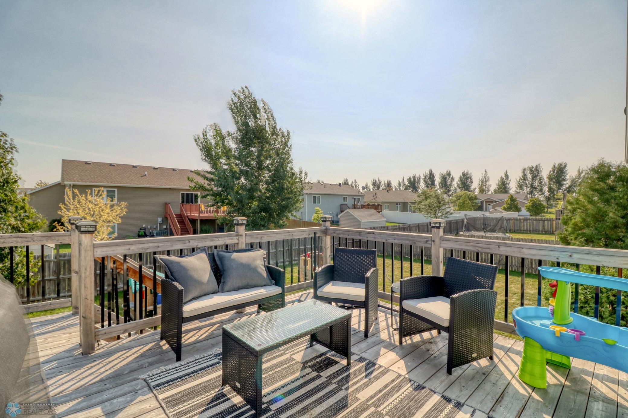 Backyard_deck1_1.jpg