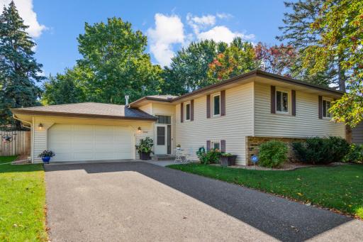 2796 Aglen Street, Roseville, MN 55113