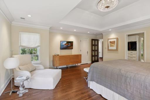 Great natural light and tree top views to the park