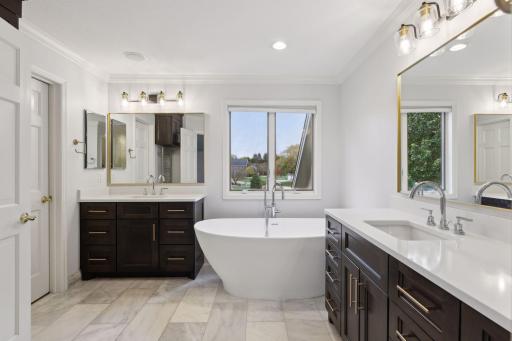 1 Southpointe Court, North Oaks, MN 55127
