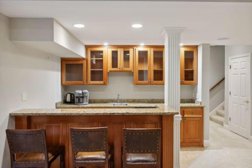 1 Southpointe Court, North Oaks, MN 55127