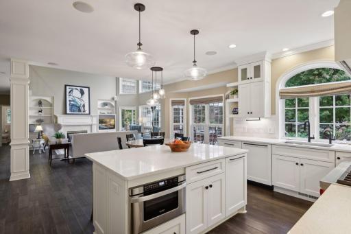 1 Southpointe Court, North Oaks, MN 55127