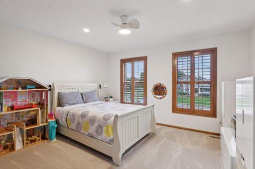 1 Southpointe Court, North Oaks, MN 55127