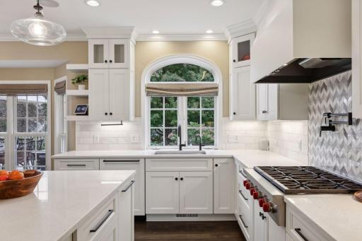 1 Southpointe Court, North Oaks, MN 55127