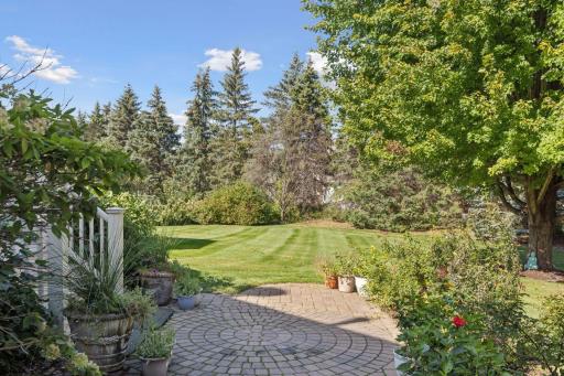 1 Southpointe Court, North Oaks, MN 55127