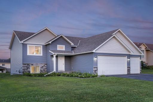 933 Cobblestone Lane, Belle Plaine, MN 56011