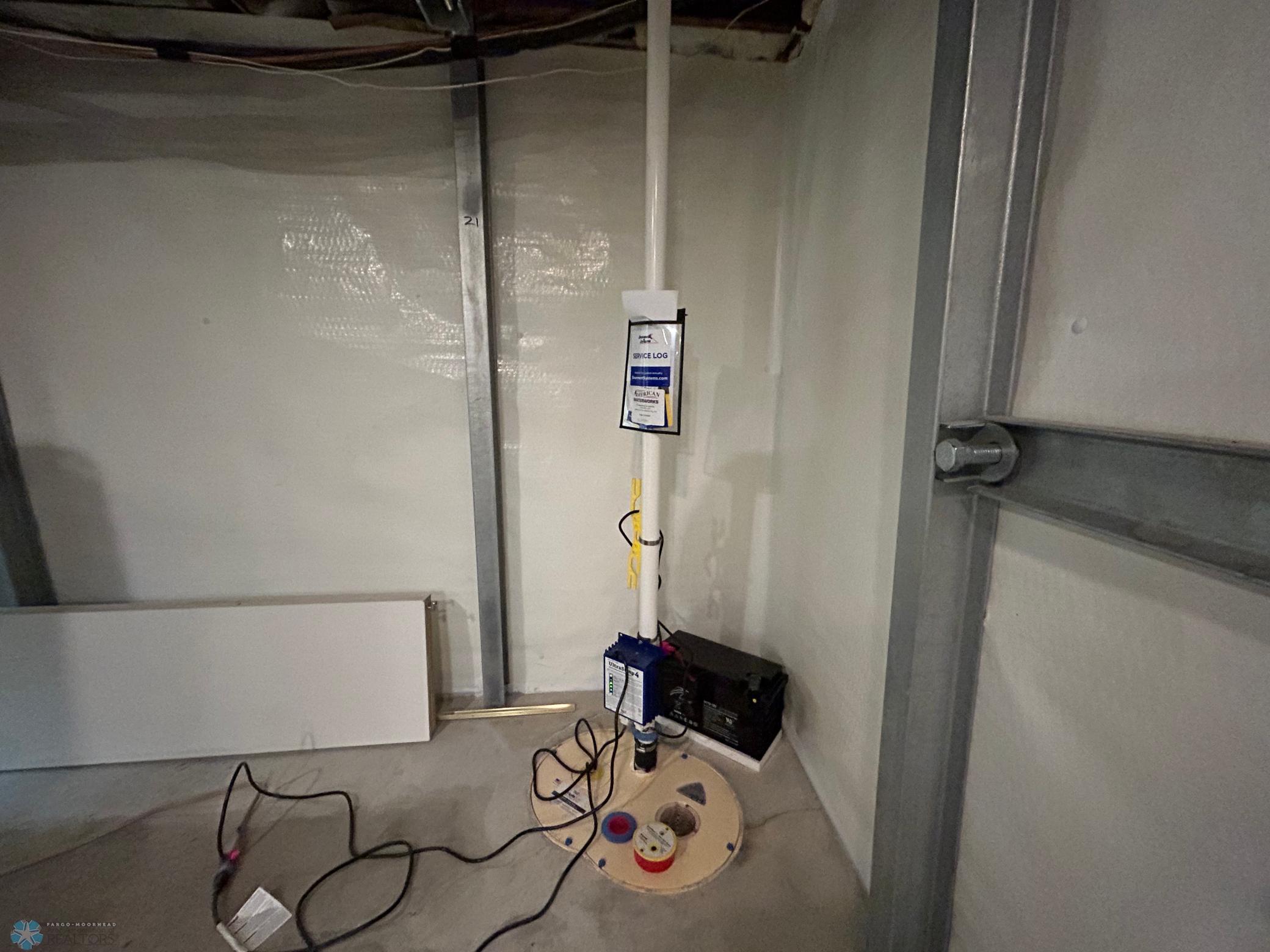 Sump pump with backup