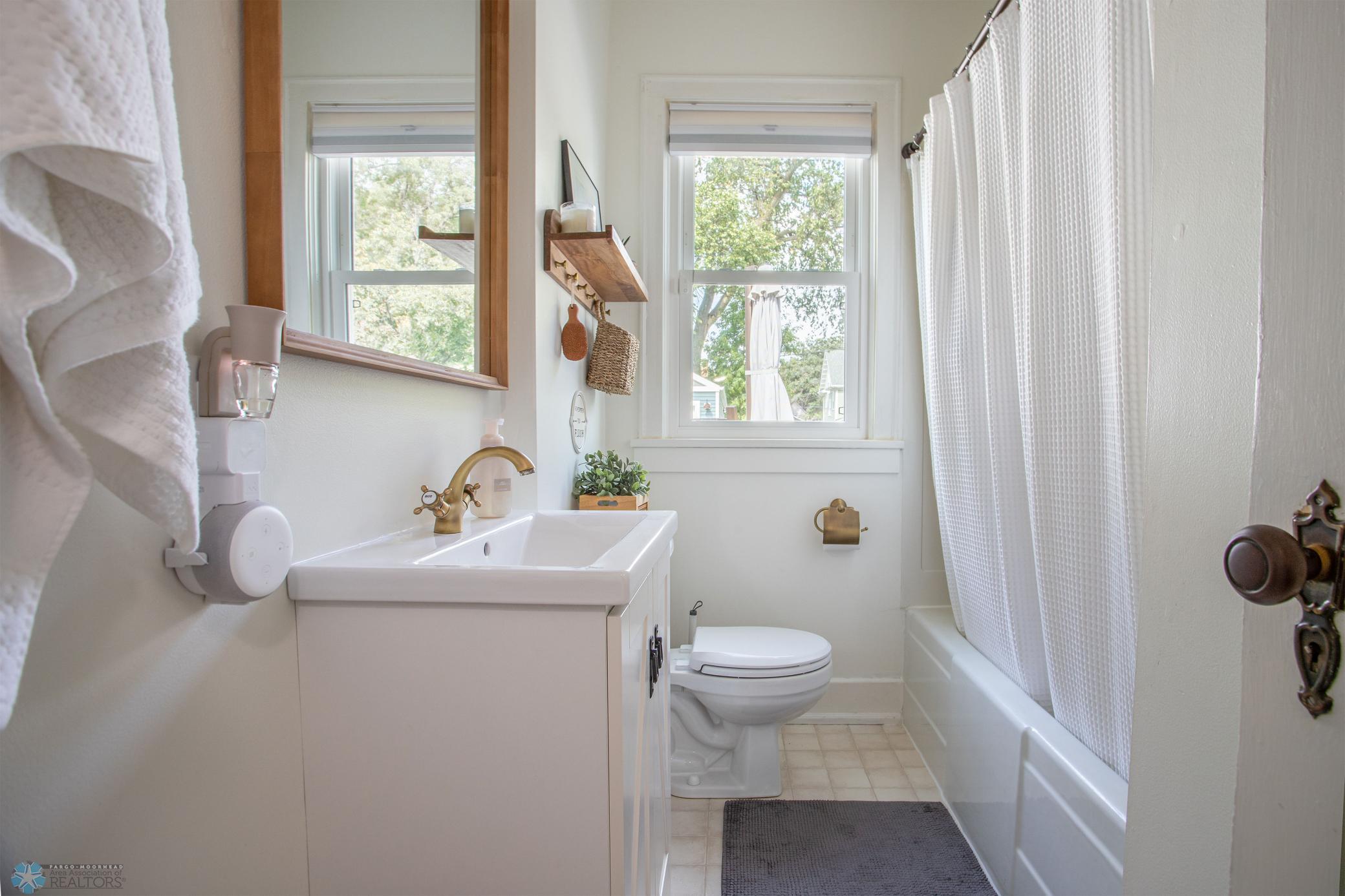 Main floor Full Bathroom