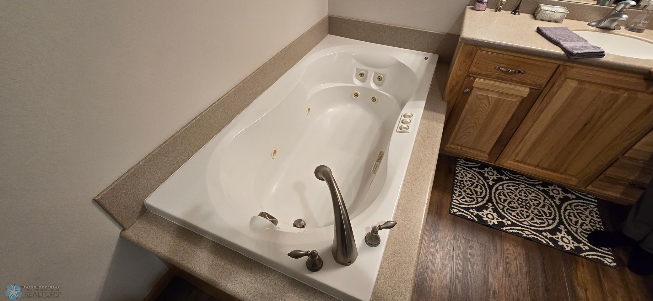 Master Bed Bath Jaccuzi Tub