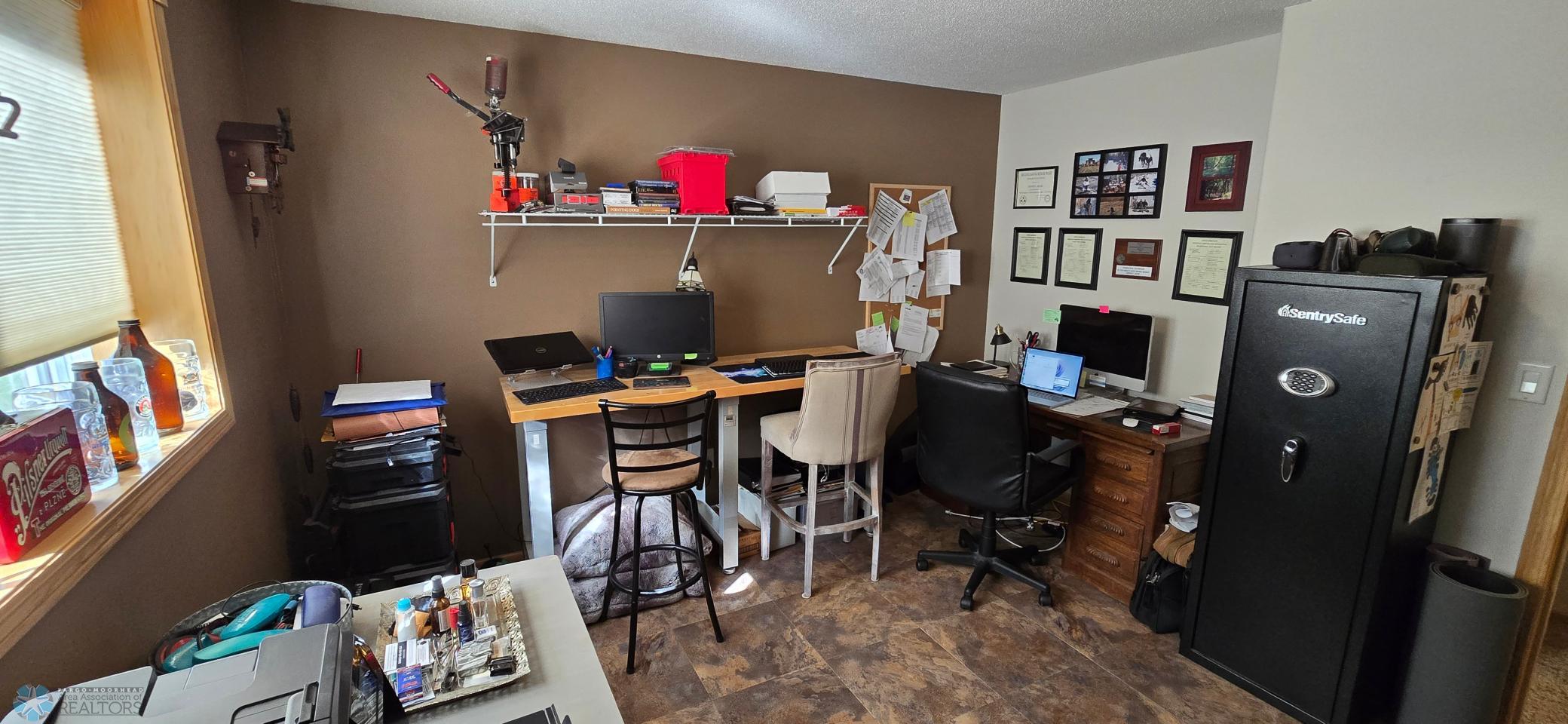 Lower Bed/Office 2