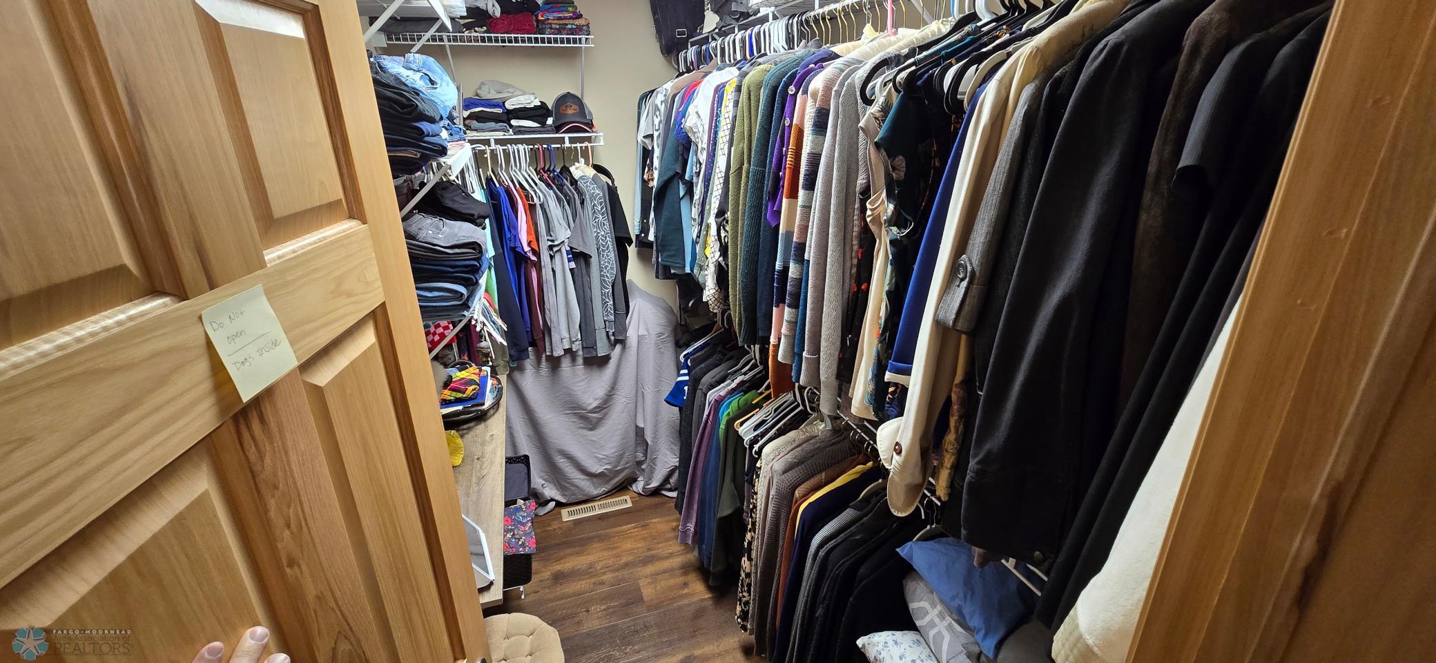 Master Walk-in