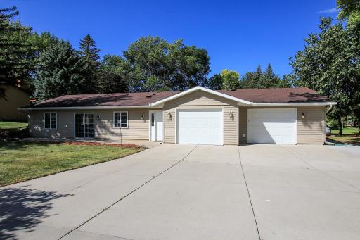 Photo for 1010 Dale Street SW, Hutchinson, MN 55350 - listing #6605887 1010 Dale Street SW, Hutchinson, MN 55350