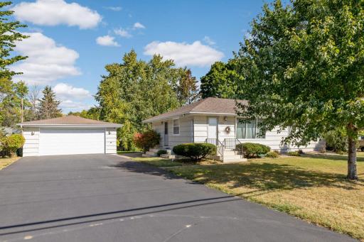 Welcome to 6516 68th Avenue N, Brooklyn Park, MN 55428-1710
