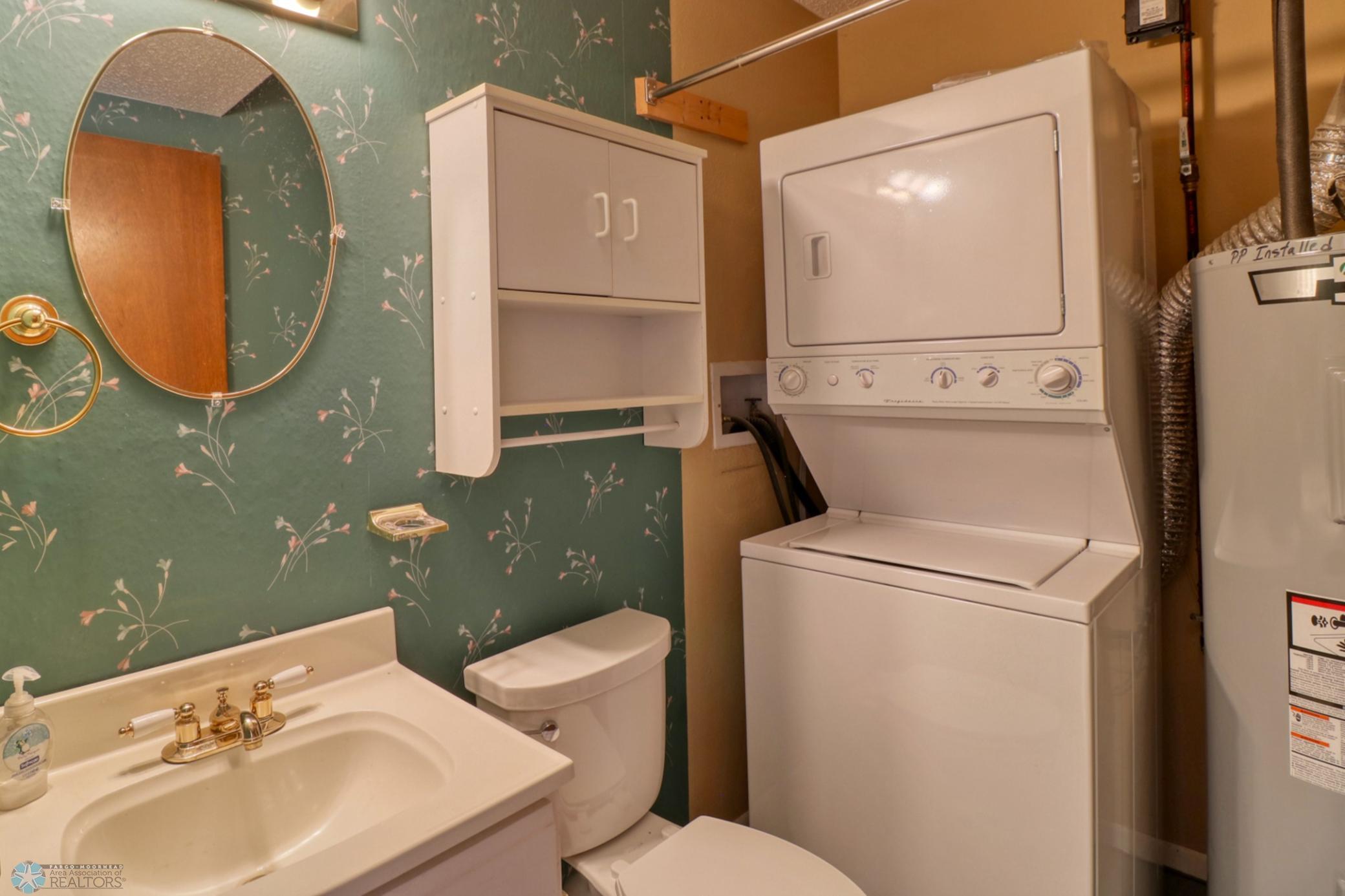 12Bathroom_laundry1_2.jpg