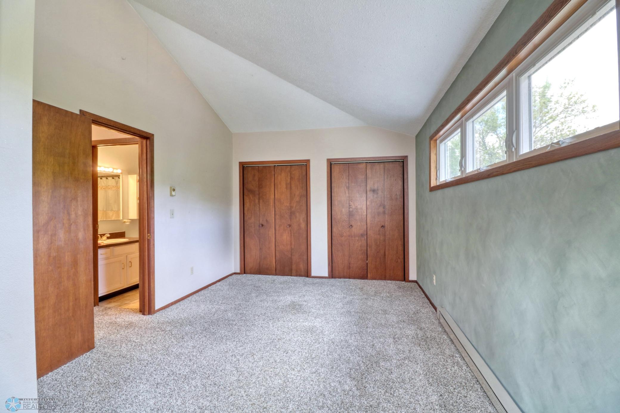 13Bedroom1_4.jpg