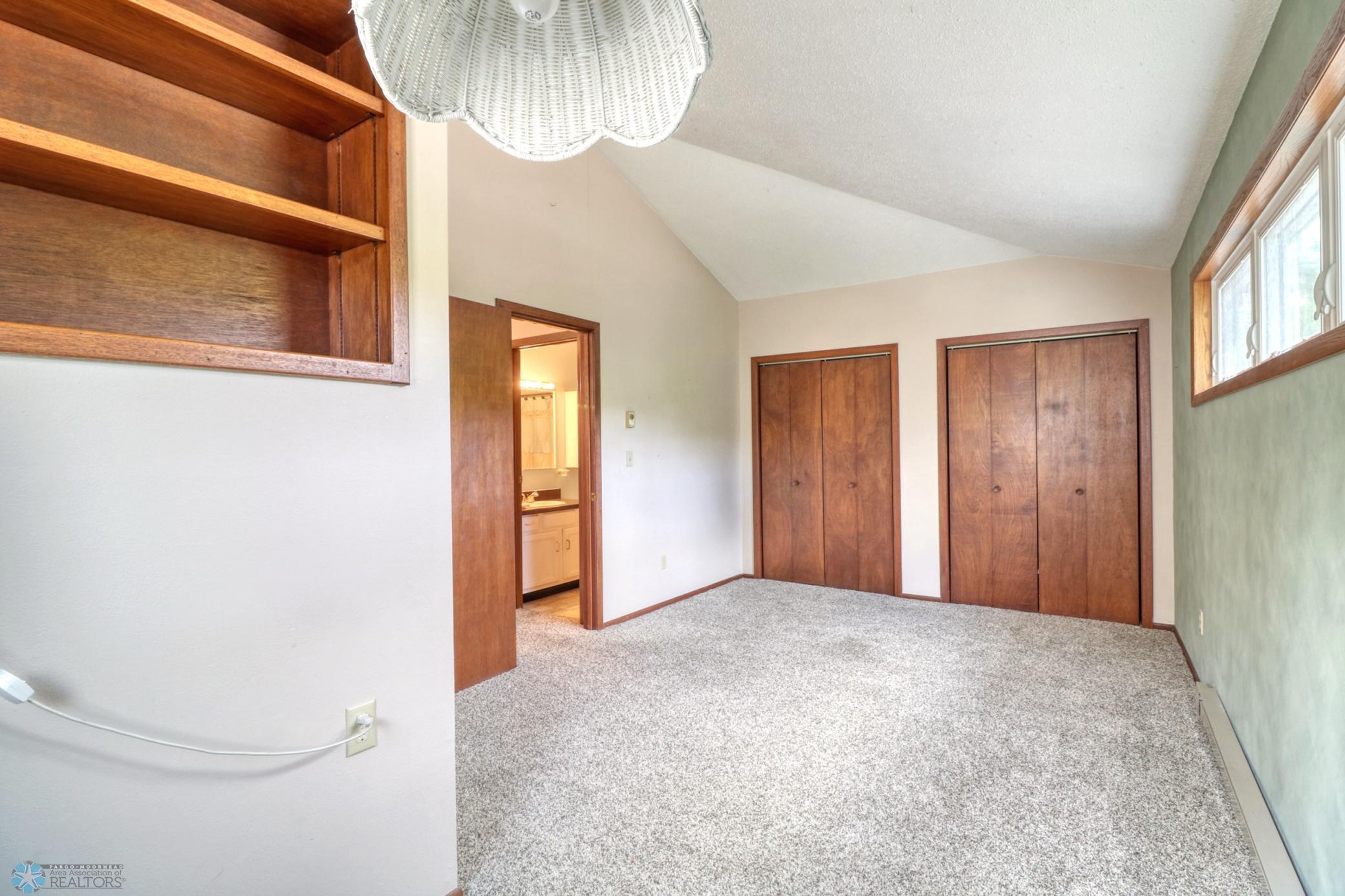13Bedroom1_3.jpg
