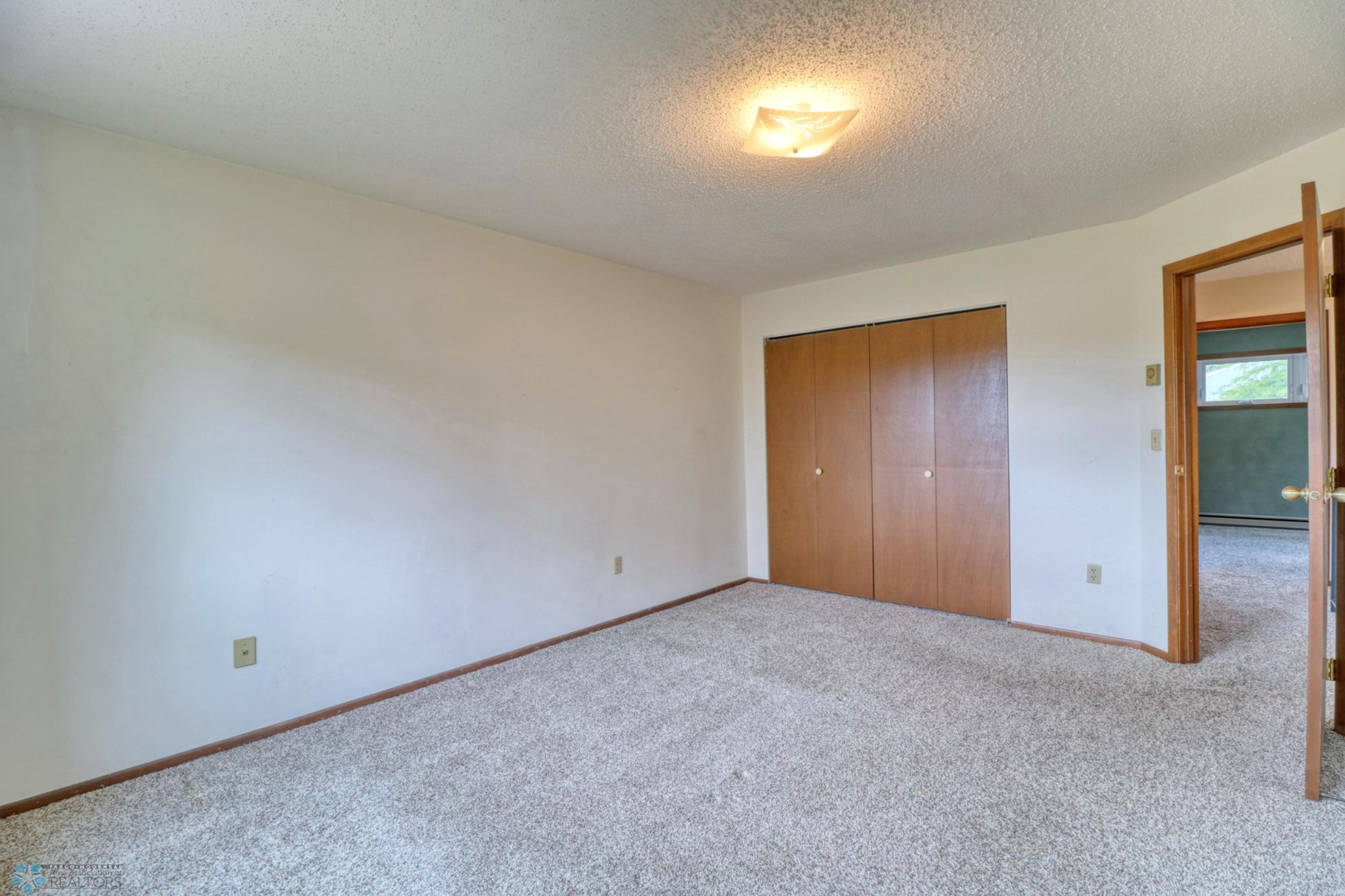 14Bedroom2_2.jpg