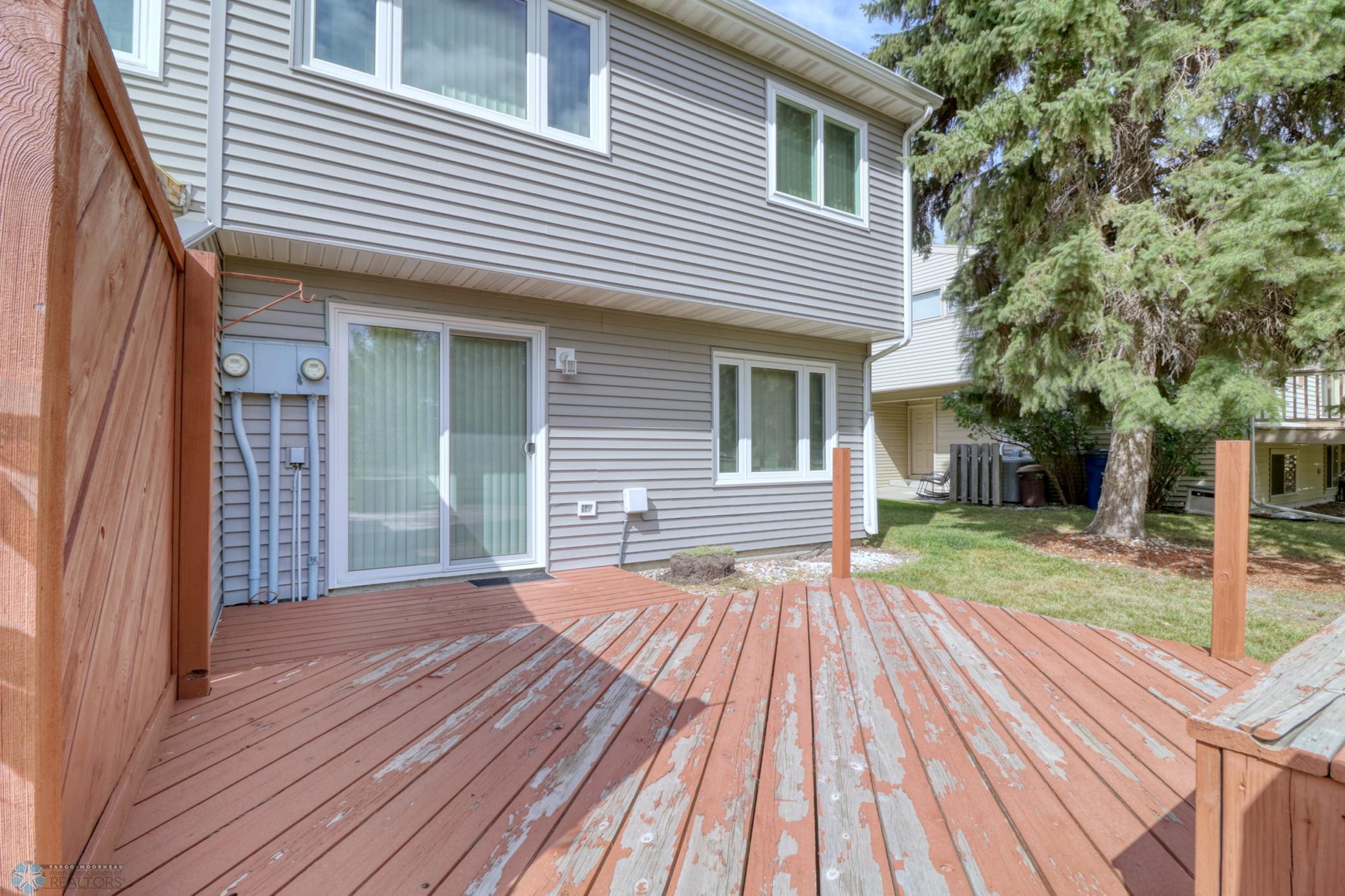 Backyard_deck1_2.jpg