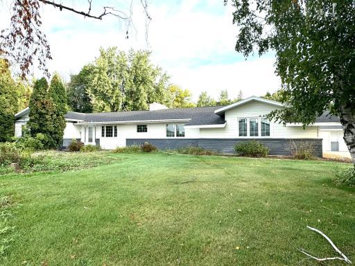 505 6th Street NE, Roseau, MN 56751