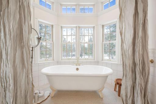 1010 Pleasant View Rd, Chanhassen, MN 55317