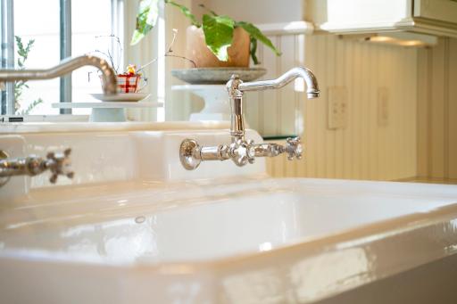 You might even enjoy doing dishes in this sink!