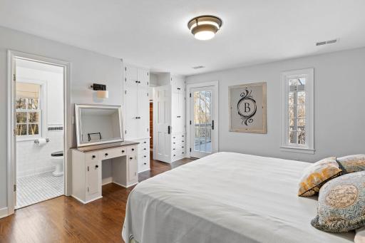 This bedroom has an en-suite bathroom and walk-in bathroom.