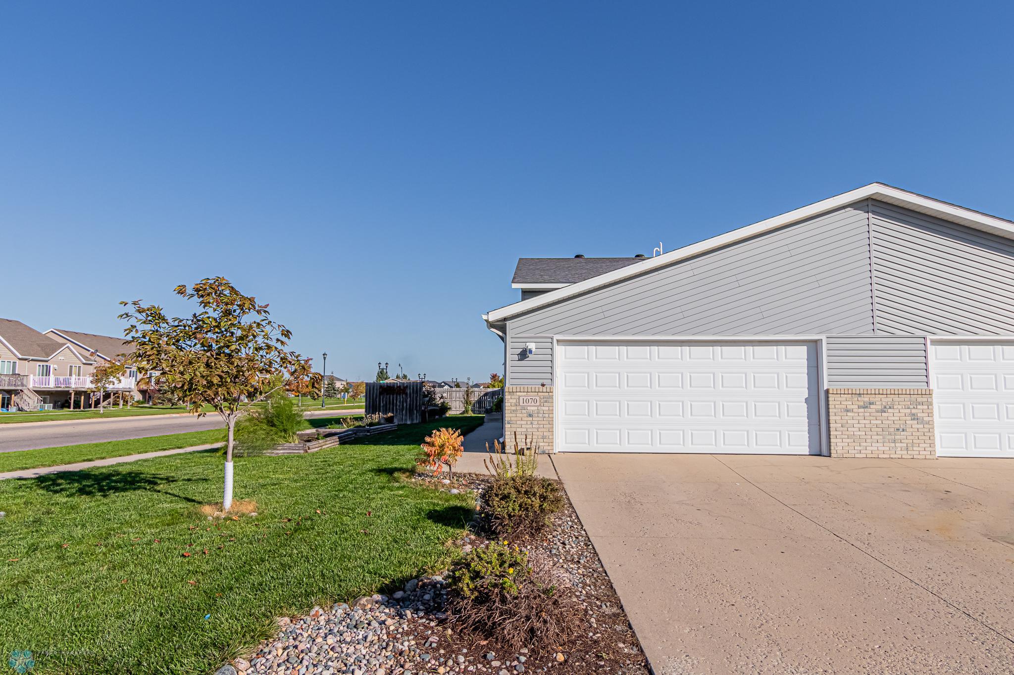 Welcome to 1070 42 Av. W!