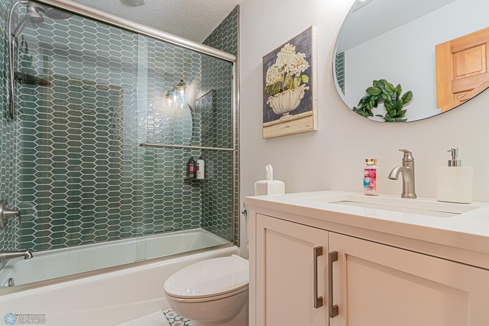 Upper level full bathroom - tiled tub/shower