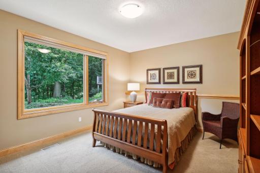18803 Bearpath Trail, Eden Prairie, MN 55347