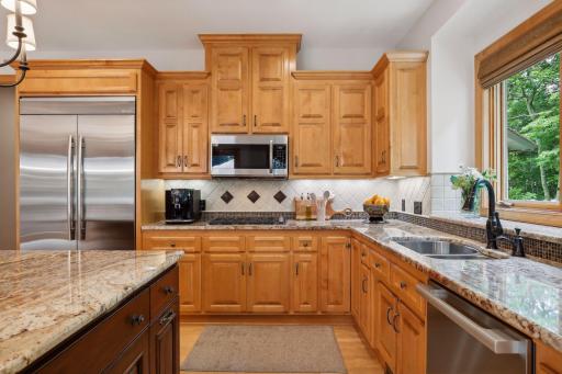 18803 Bearpath Trail, Eden Prairie, MN 55347