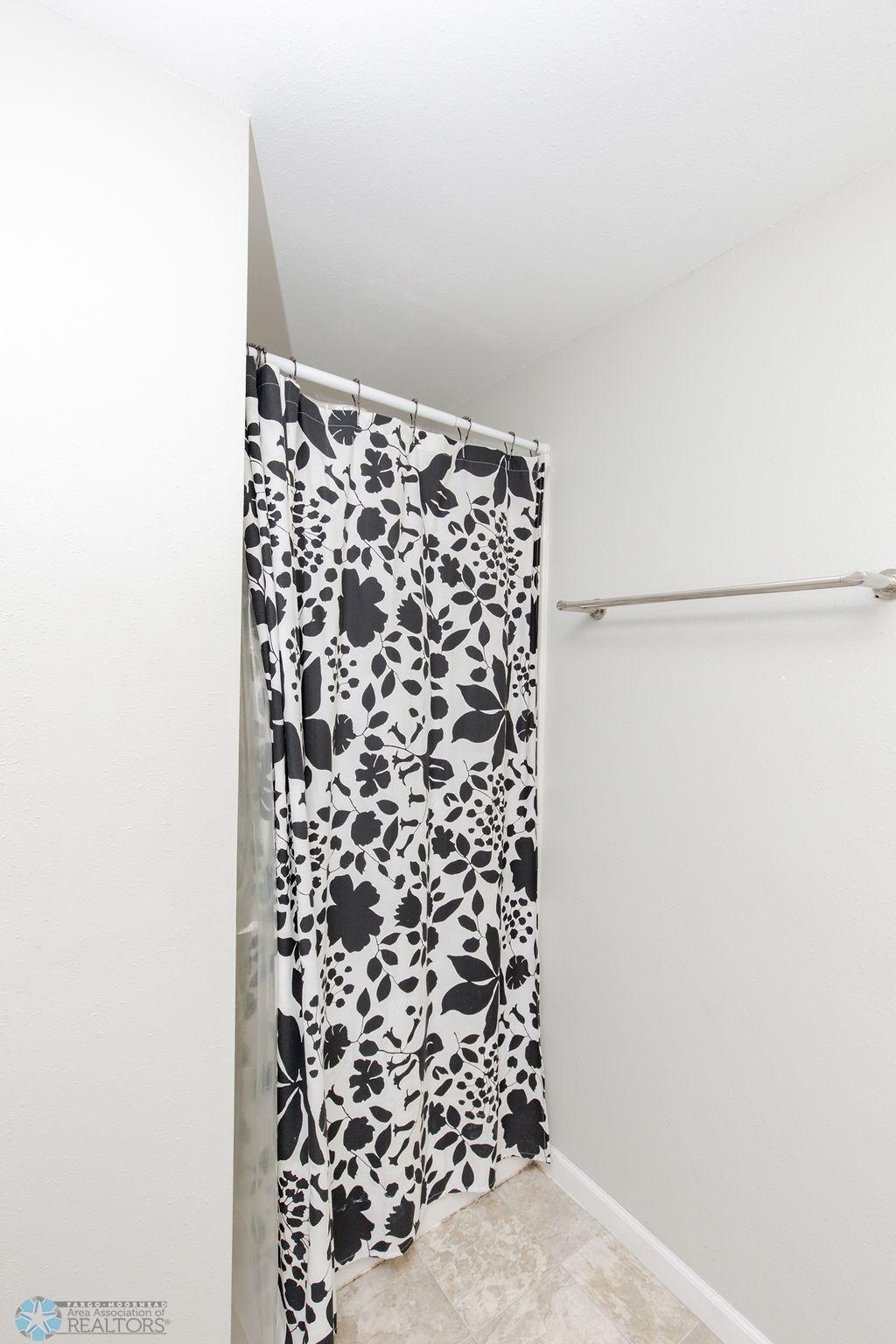Bathroom 2- 3/4 bath
