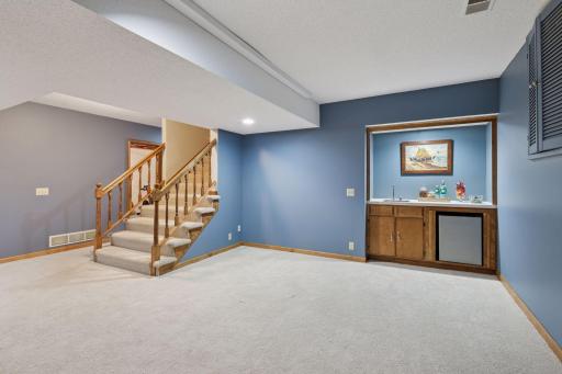 6209 Saint Albans Circle, Edina, MN 55439