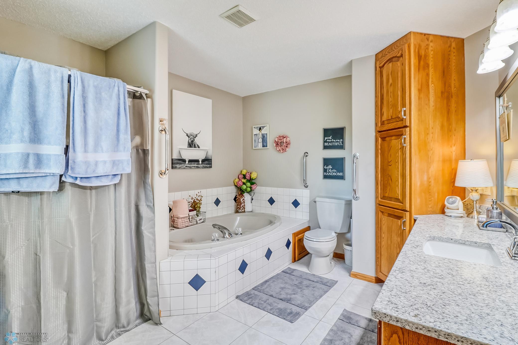 Primary Bathroom1_1.jpg