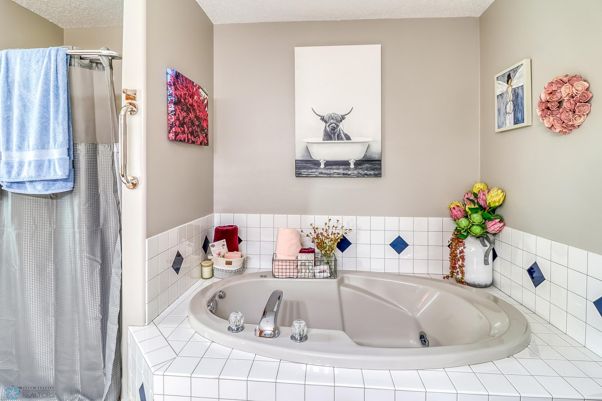 Primary Bathroom1_2.jpg
