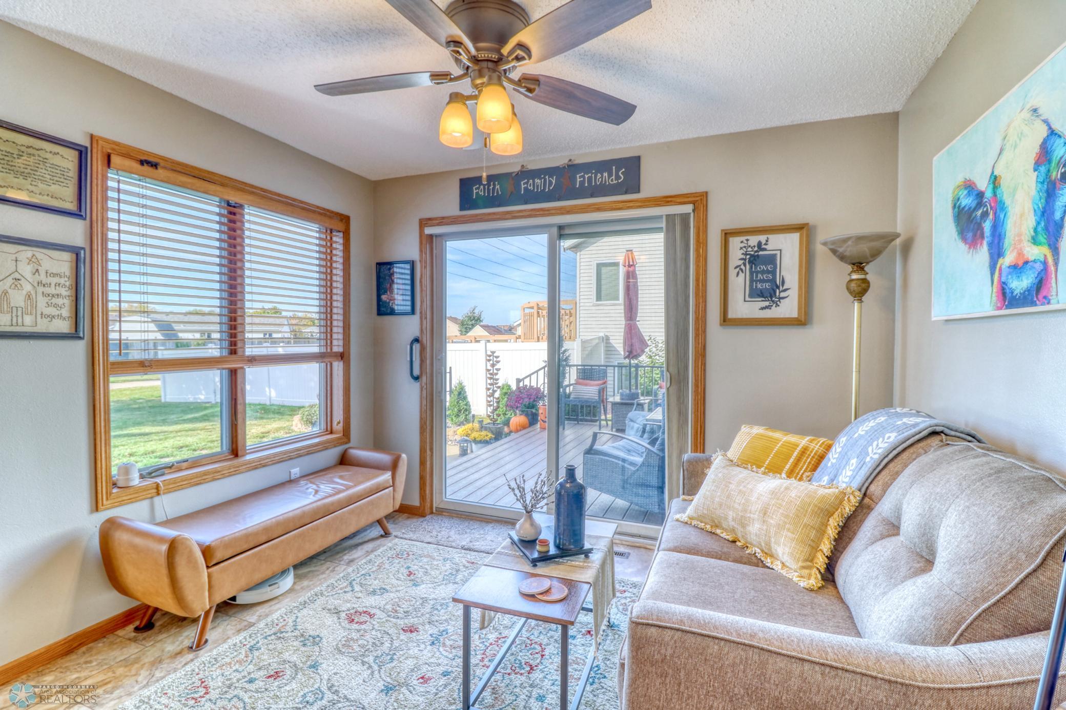 sunroom1_1.jpg