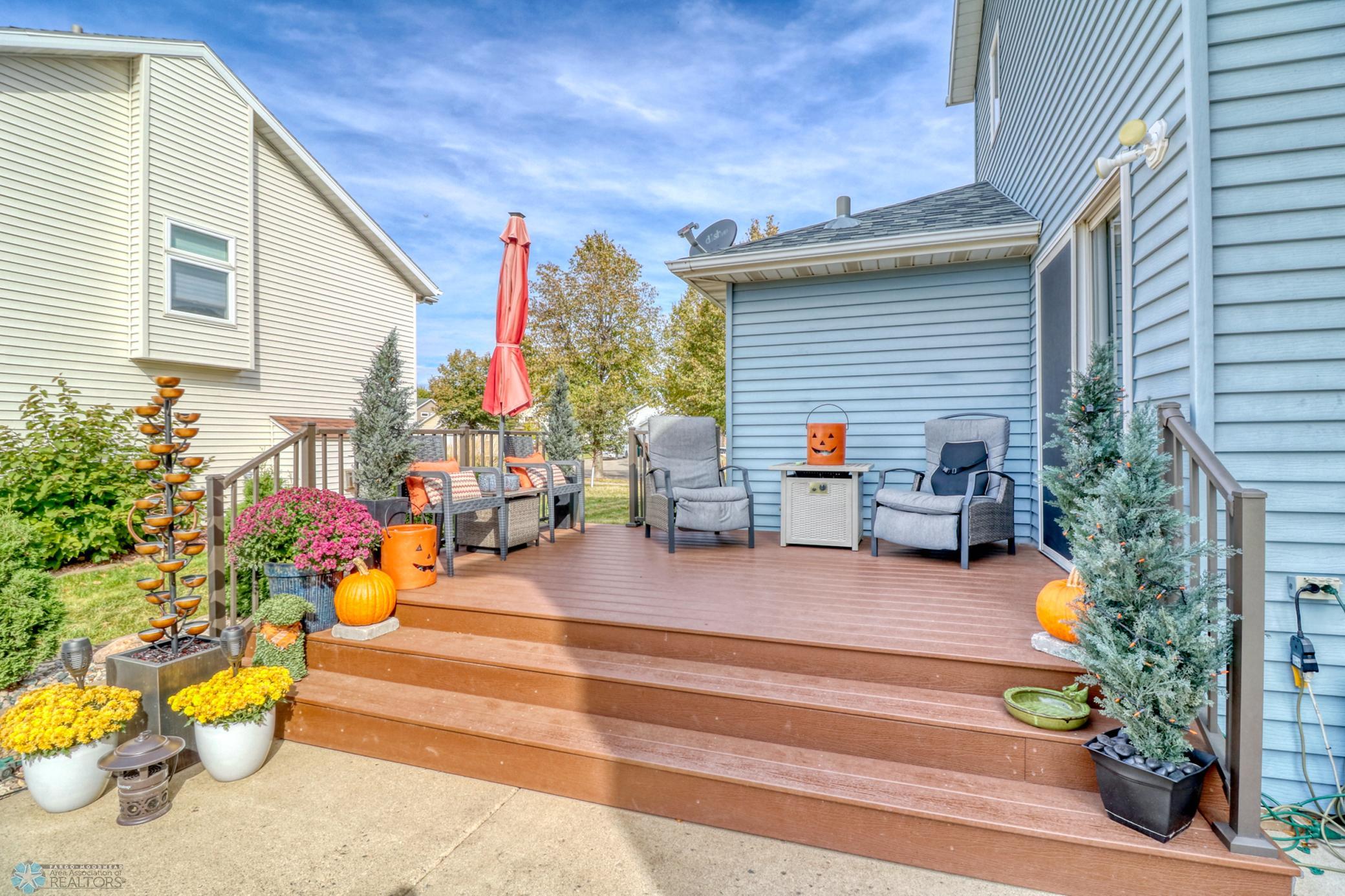 Backyard_deck1_2.jpg