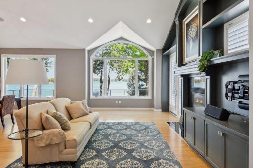Vaulted ceilings, hardwood floors, and great views