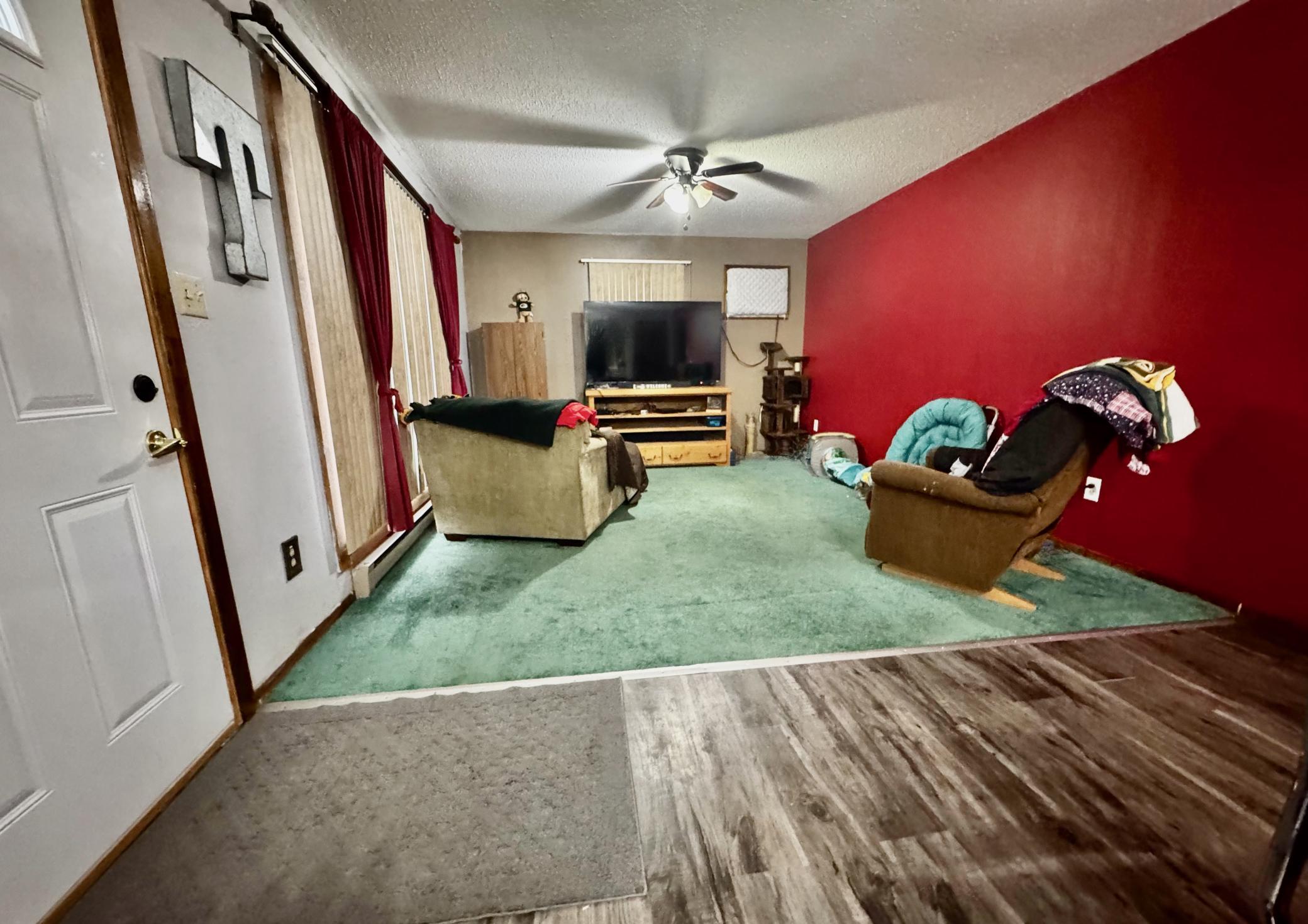 Sizable with large picture window