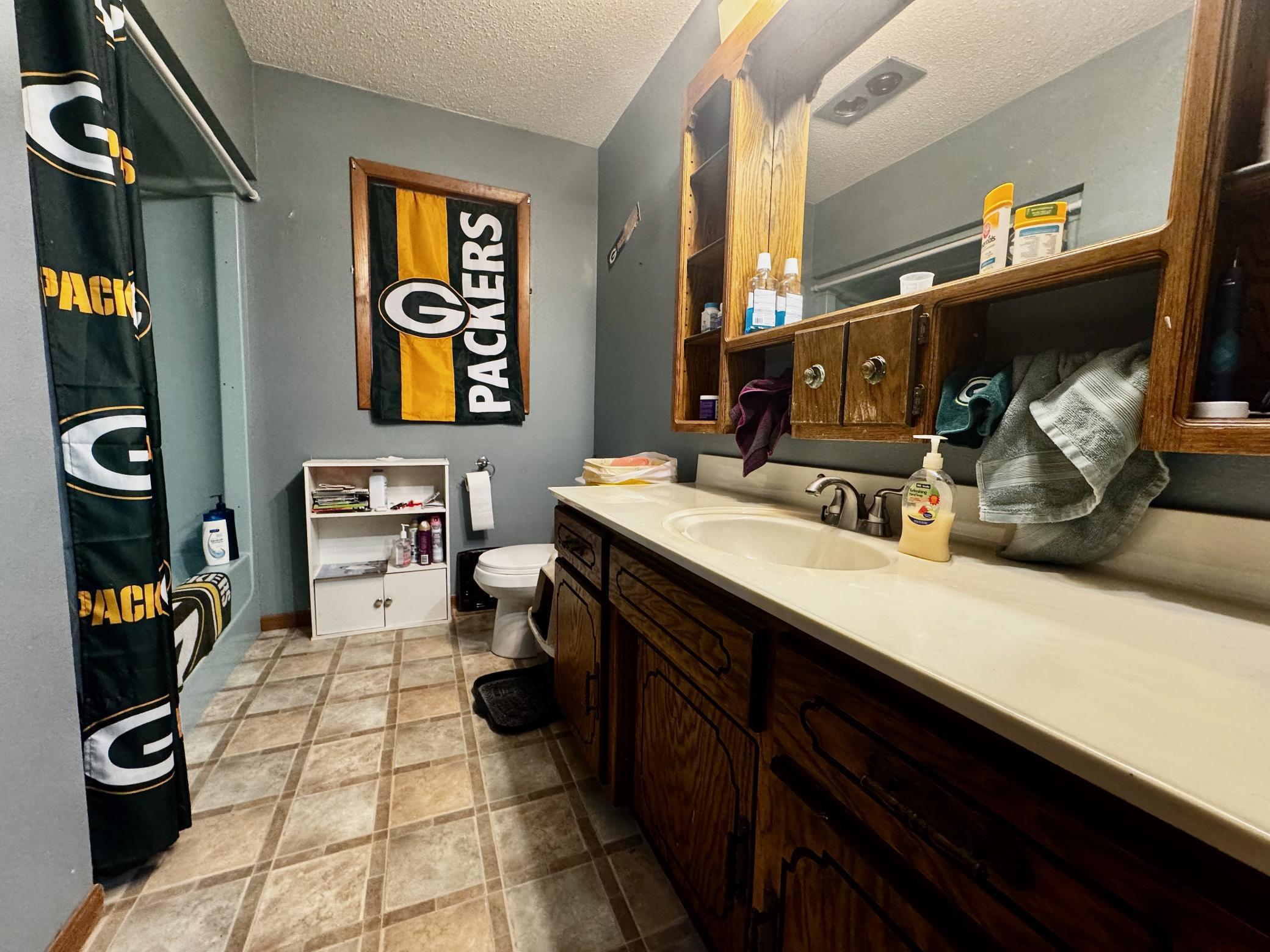 Full main floor bath