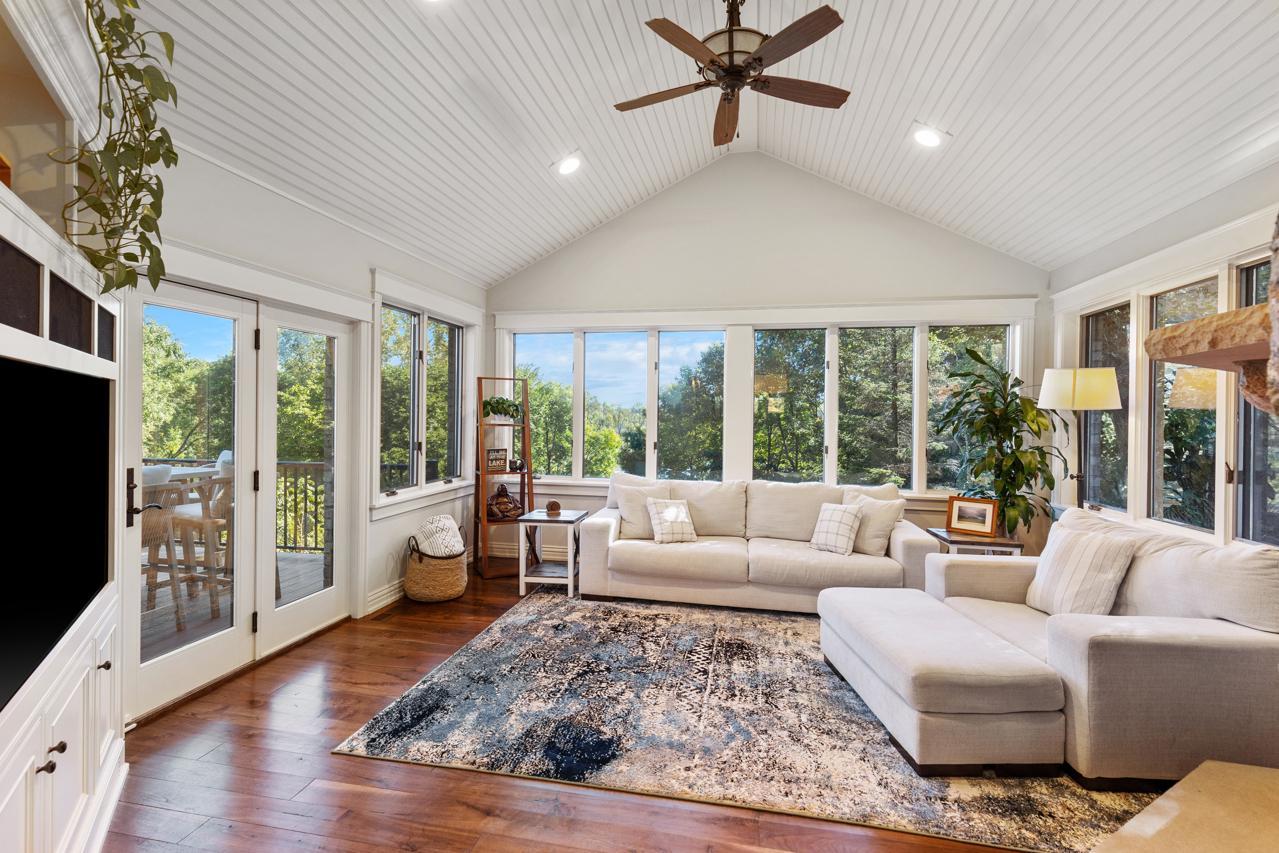 4-Season Sun Room with Spectacular Views and Access to Deck
