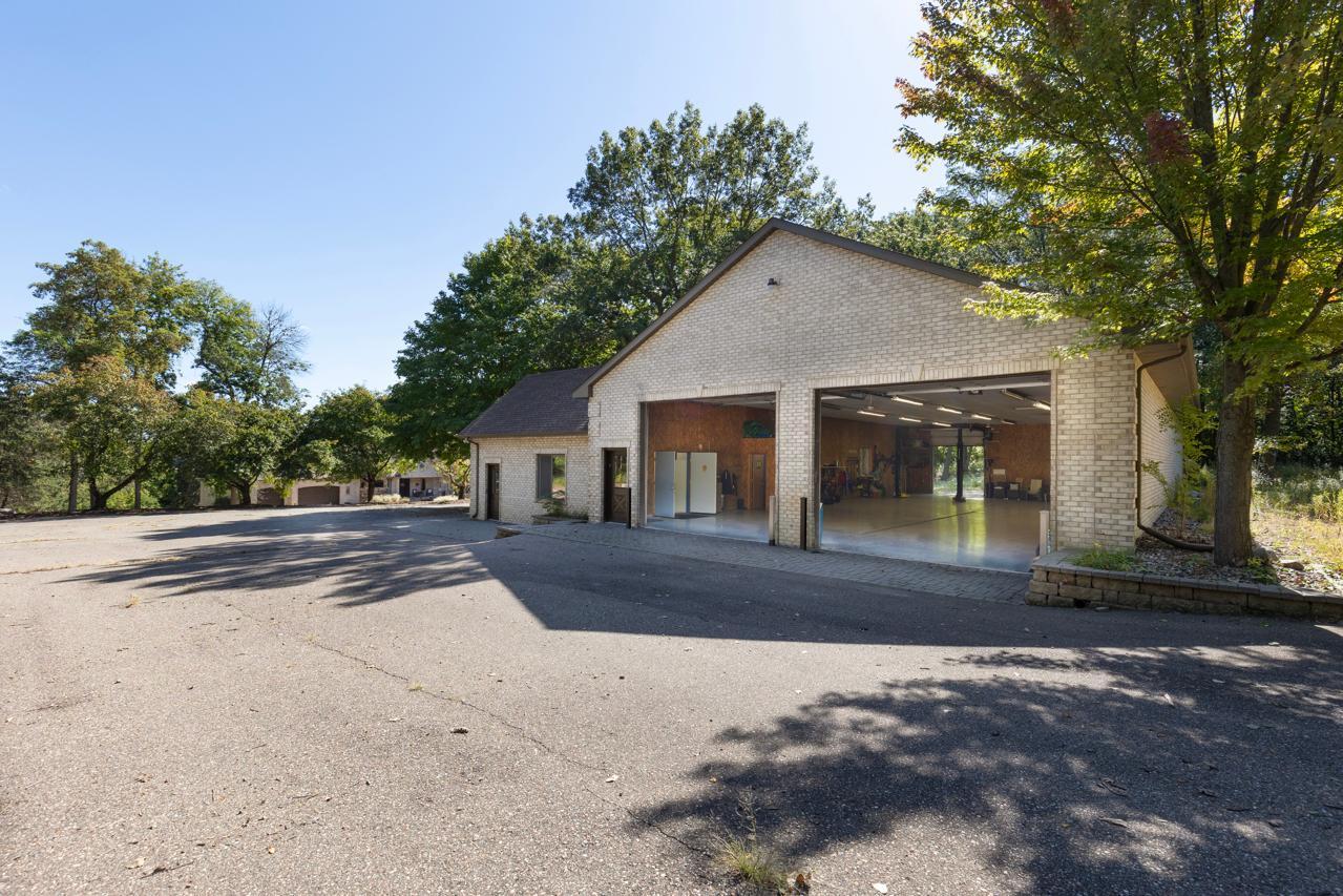 Extra Garage/Shop