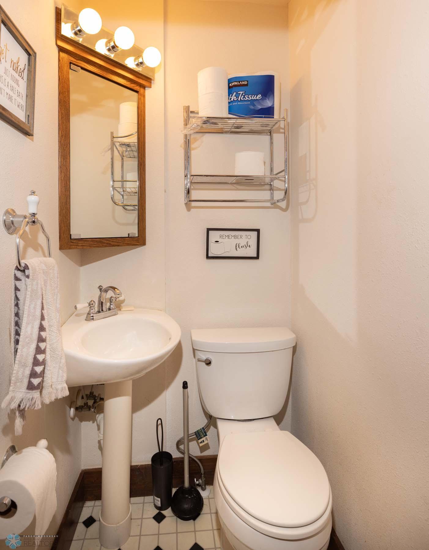 1/2 Bathroom
