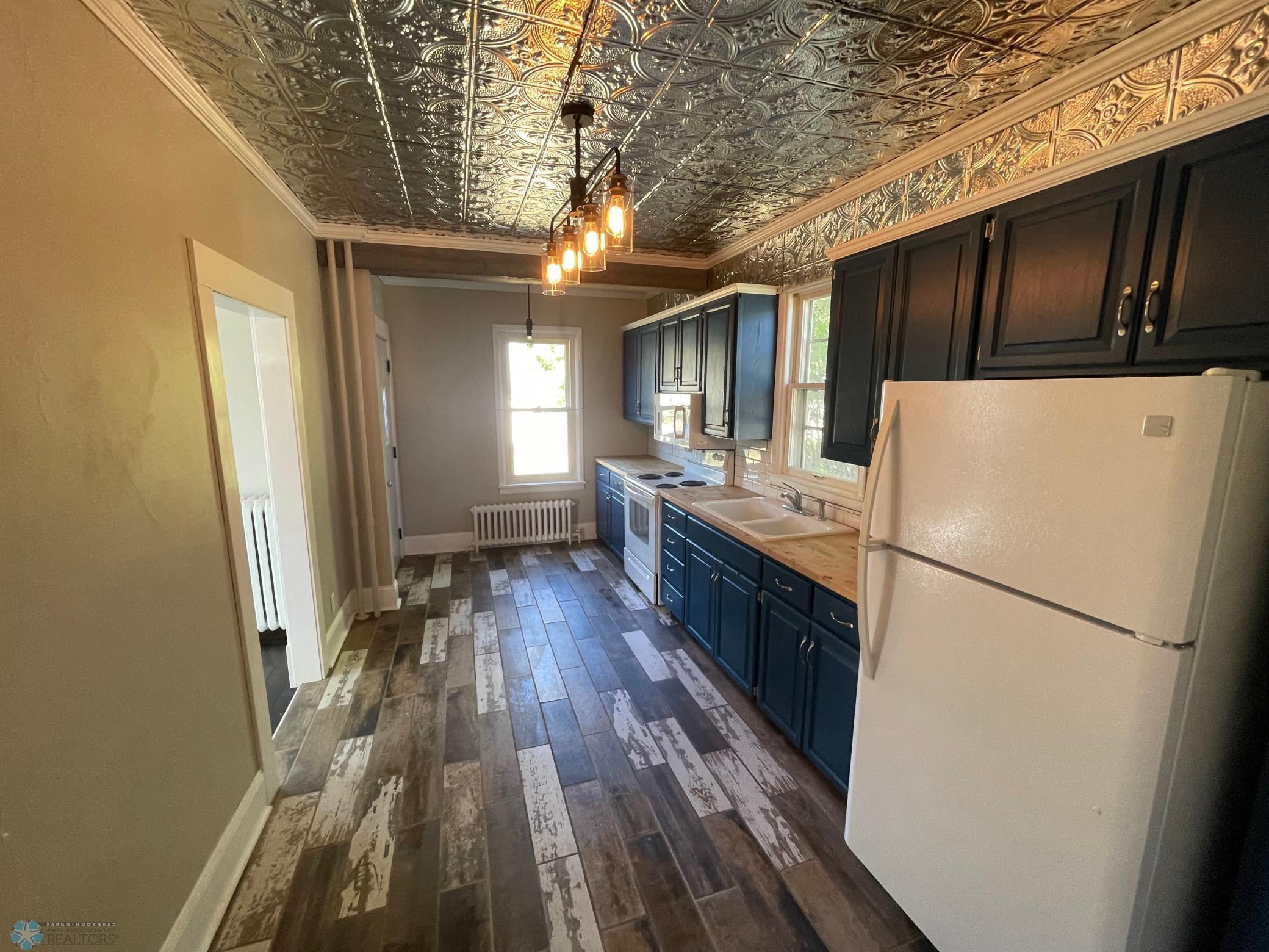 Main floor: kitchen