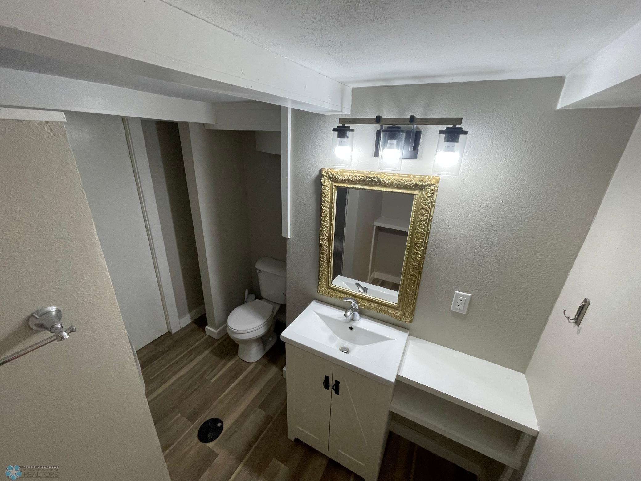 Basement: bathroom