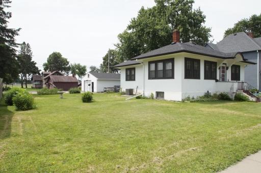 2548 13th Avenue E, North Saint Paul, MN 55109
